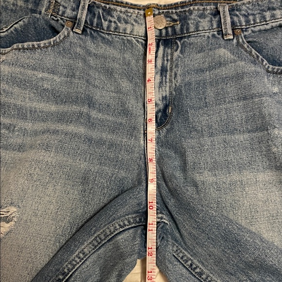 BDG Distressed Blue Boyfriend Jeans - Picture 9 of 10